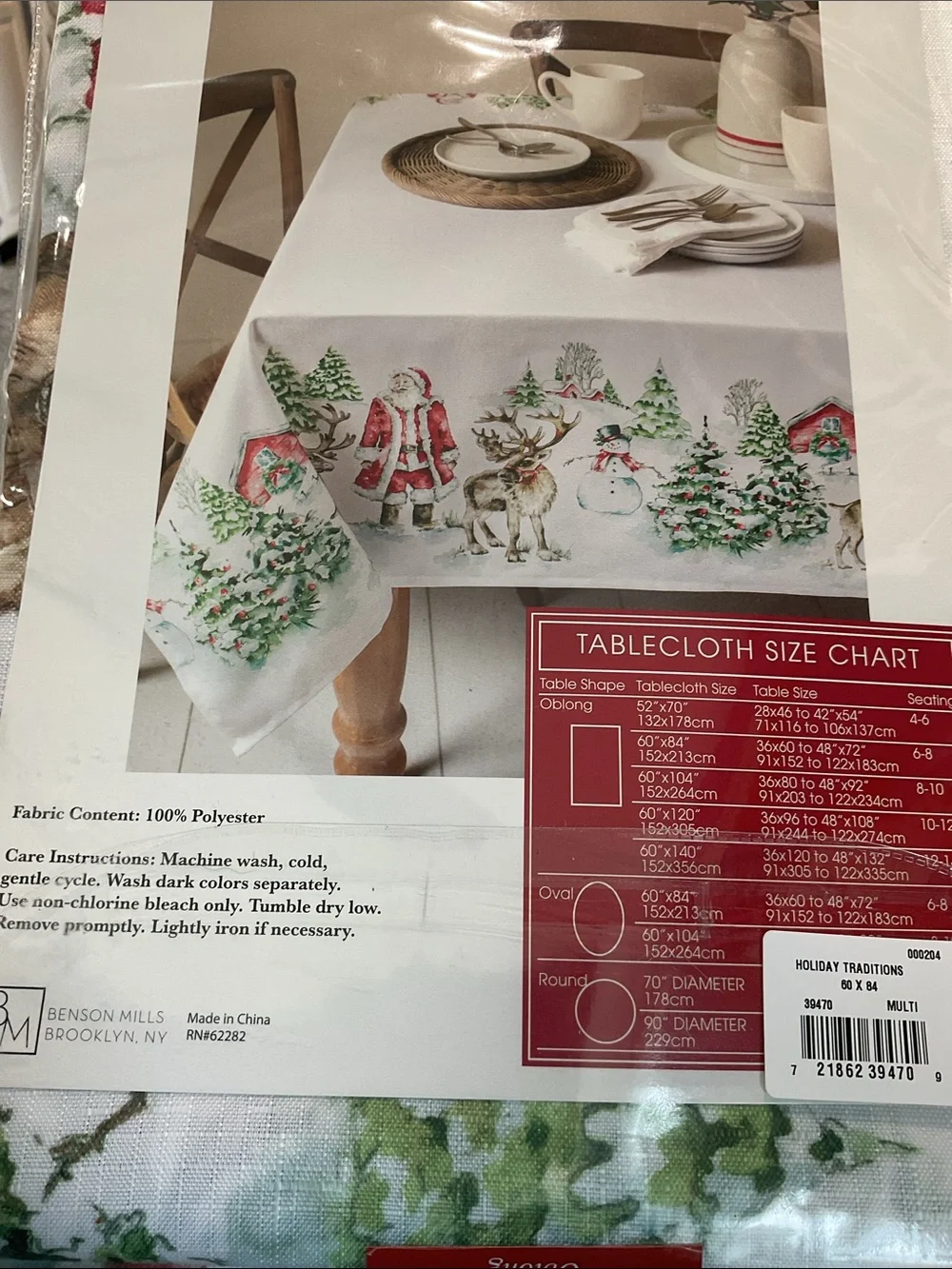 ⛄️ Holiday tablecloth. Christmas country scene.